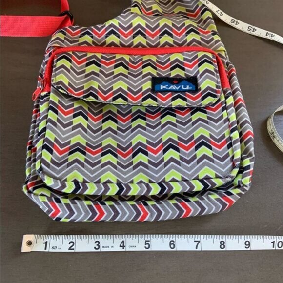 KAVU Seattle Sling Red Yellow Green Chevron Hiking Adventure Rope Bag - Picture 13 of 13
